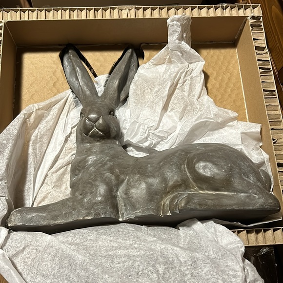 Pottery Barn Essex Handcrafted Laying 🐰 Bunny Sculpture BNIB - Picture 6 of 9